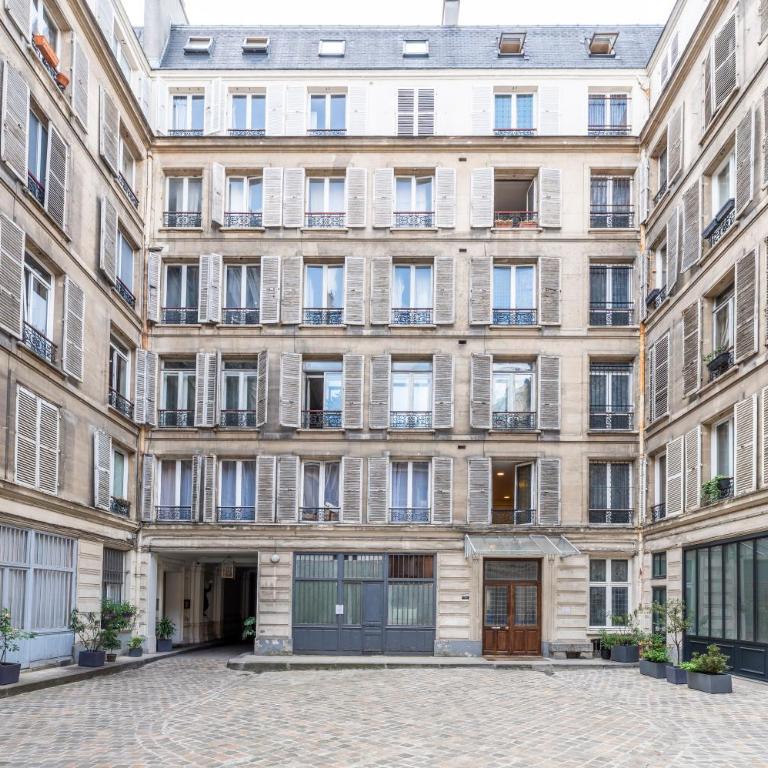 Spacious 4 Bedroom Parisian Retreat Near Gare Nord - Appartement - 27