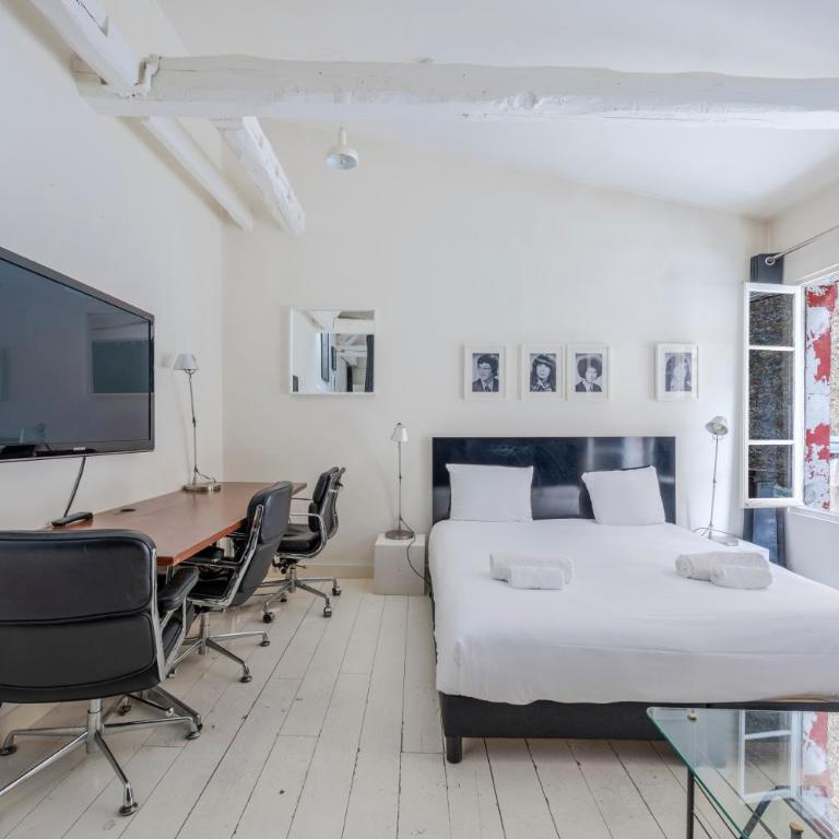 Spacious 4 Bedroom Parisian Retreat Near Gare Nord - Appartement - 33