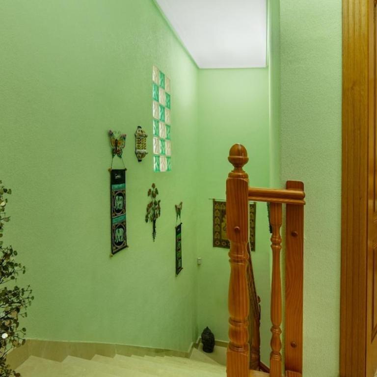 Stylish Villa near beach & pool access - Two-Bedroom House - 5