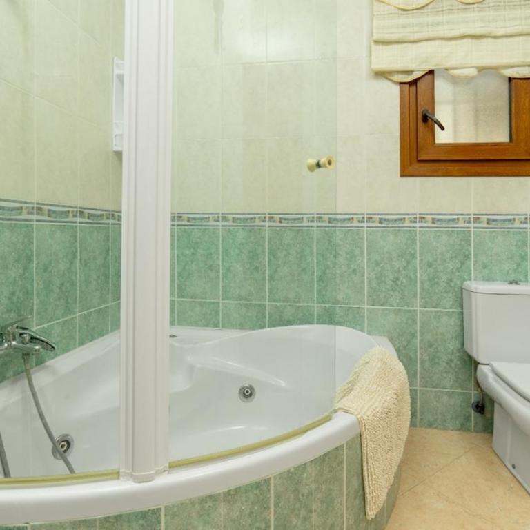 Stylish Villa near beach & pool access - Two-Bedroom House - 21