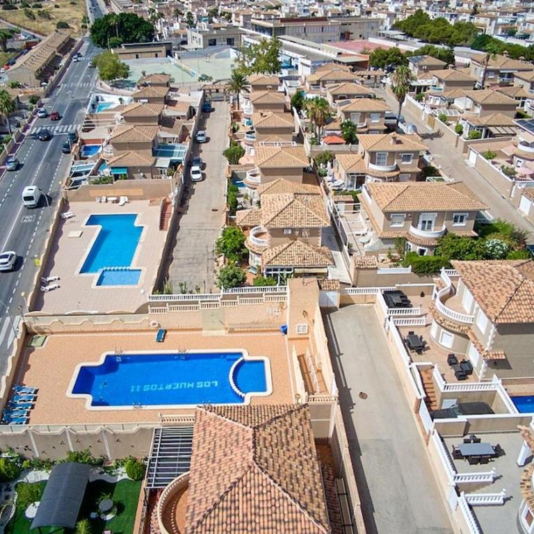 Stylish Villa near beach & pool access - Two-Bedroom House - 22