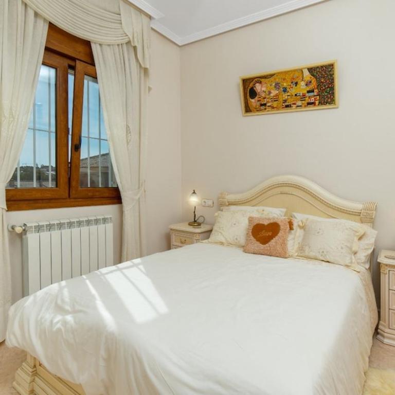 Stylish Villa near beach & pool access - Two-Bedroom House - 32