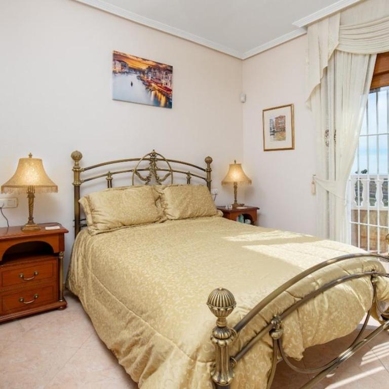 Stylish Villa near beach & pool access - Two-Bedroom House - 43