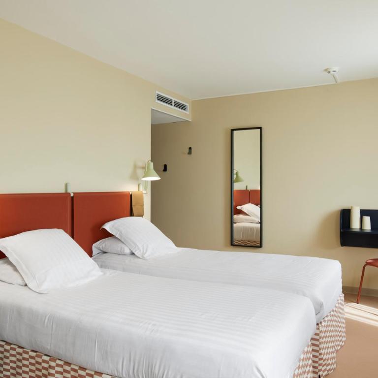 Hotel des Victoires by Soniho - Chambre Triple Prestige (2 Lits Simples et 1 Canapé-Lit Simple) - 1