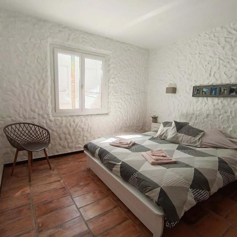 Dépendance dans Mas traditionnel avec piscine - Two-Bedroom Apartment - 9