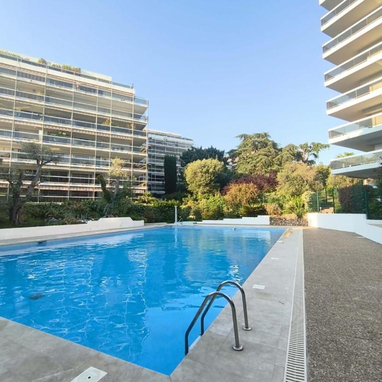 Apartment with sea view terrace and swimming pool - Apartment - 3