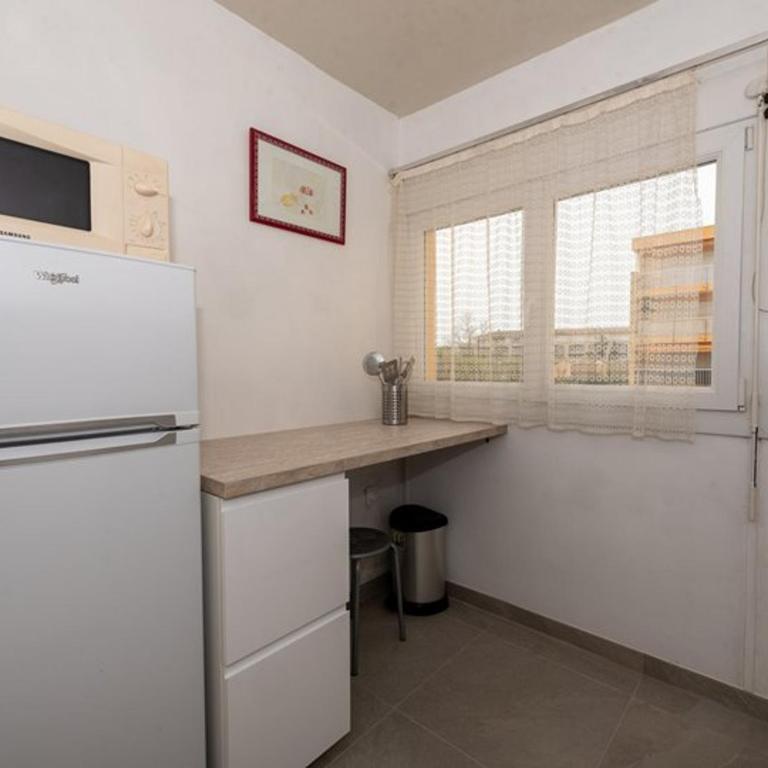Grand T2 proche mer avec piscine collective, climatisation, parking étroit - FR-1-803-51 - Apartamento - 14