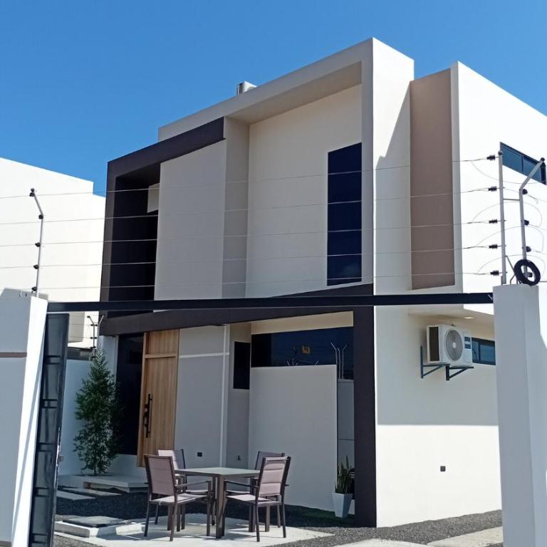 Modern, furnished house with a private pool - Casa de 4 dormitorios - 17