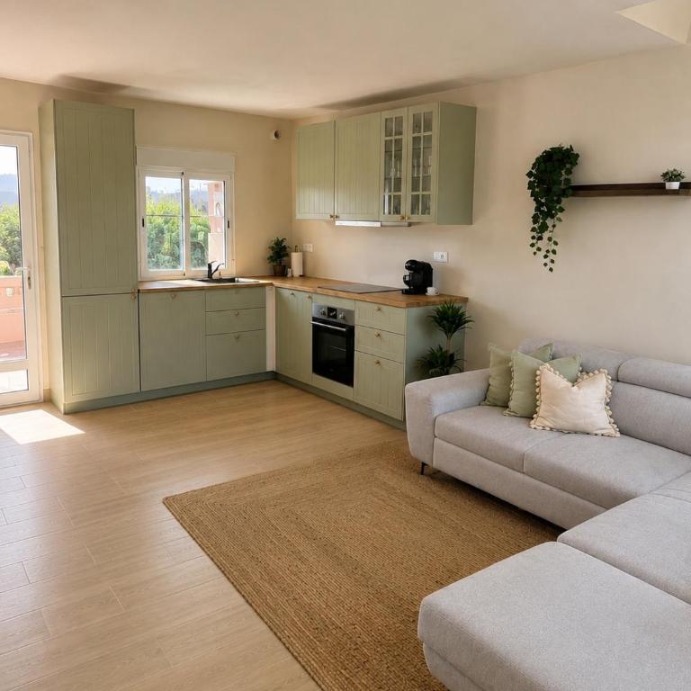 La Marina - 3 Bed House near Beach - Vacation Home - 1