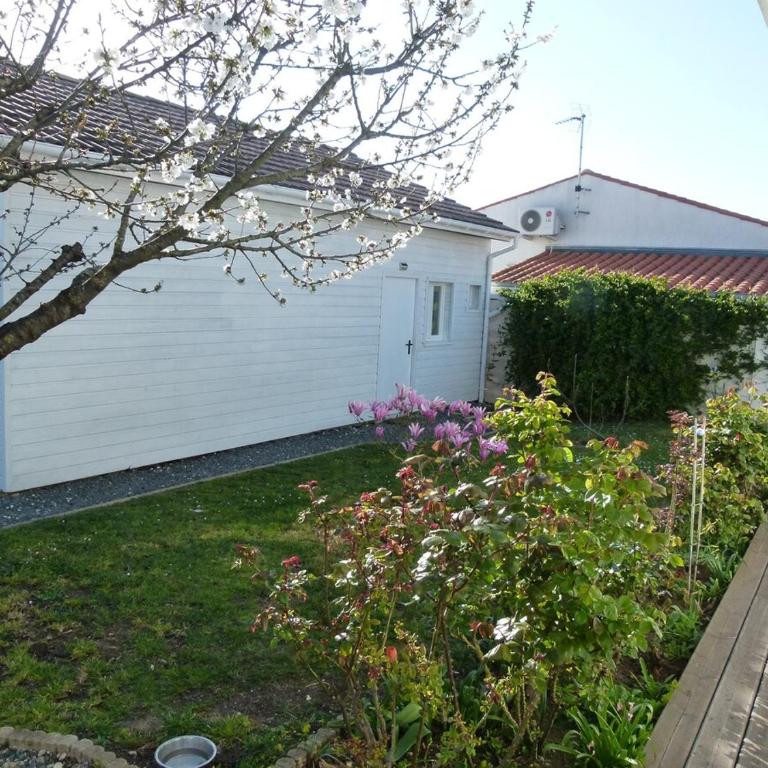 Studio indépendant 2 personnes sur parcelle privative close et petite piscine - Appartement 2 Chambres - 8