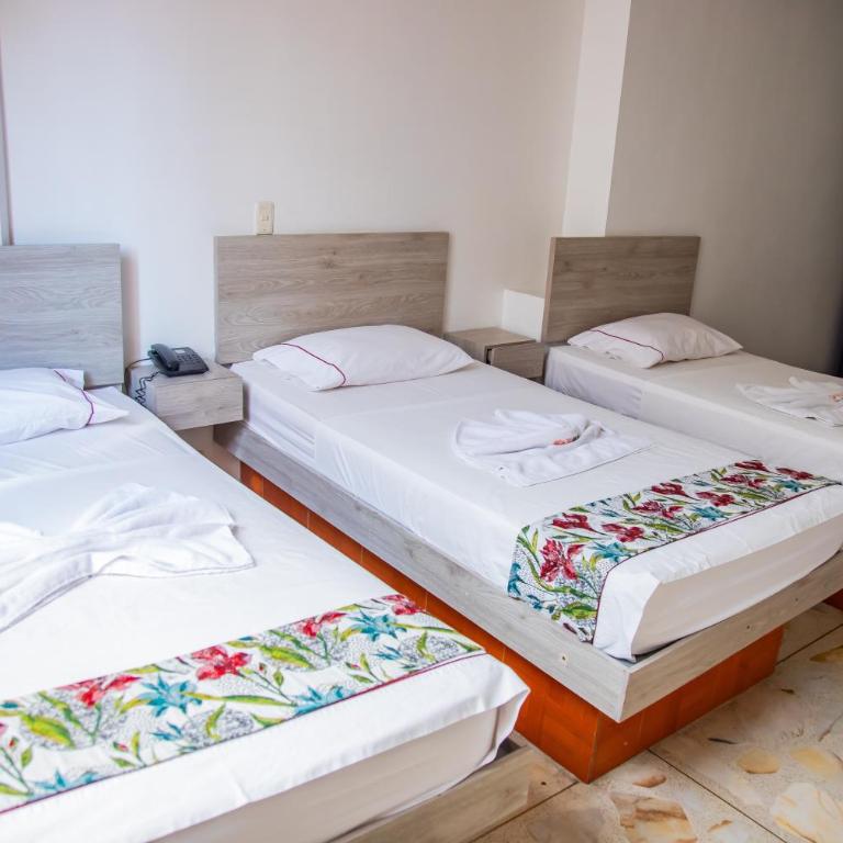 Hotel Macedonia Plaza Itagui - Habitación Triple Estándar - 6