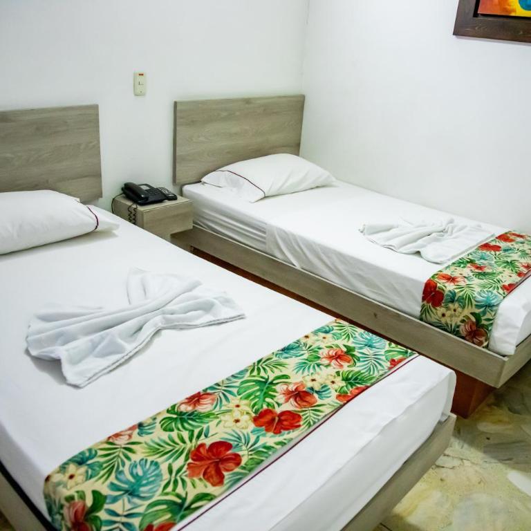 Hotel Macedonia Plaza Itagui - Habitación Triple Estándar - 10