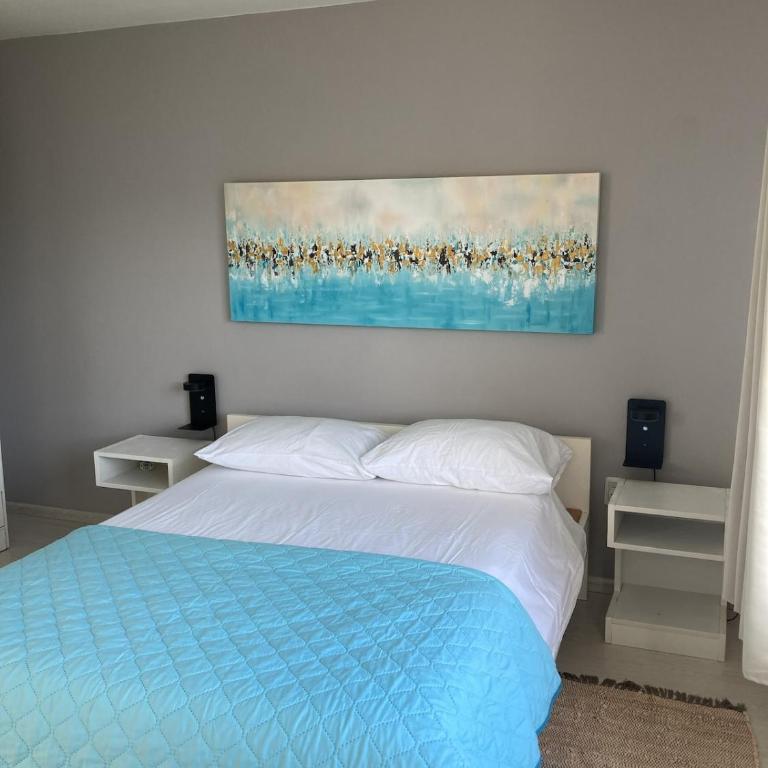 Comfortable and Modern Beach House - Two-Bedroom House - 8