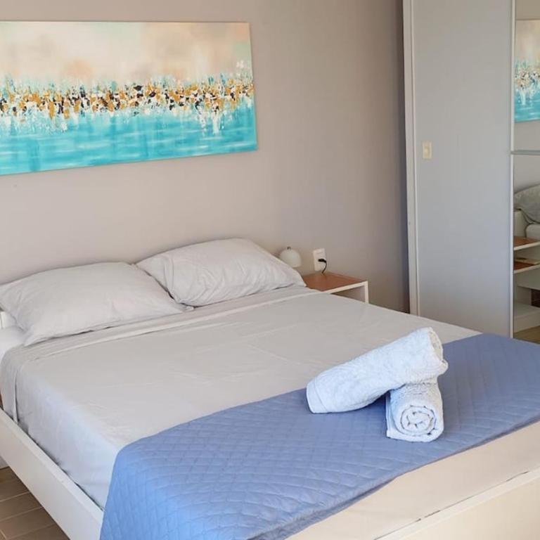 Comfortable and Modern Beach House - Two-Bedroom House - 10
