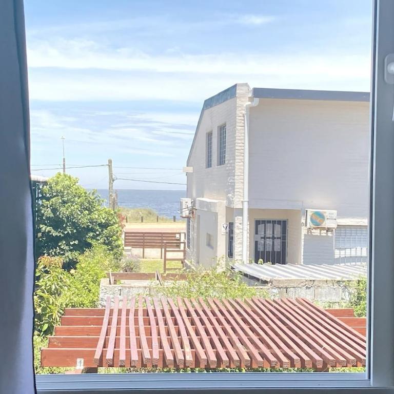 Comfortable and Modern Beach House - Two-Bedroom House - 1