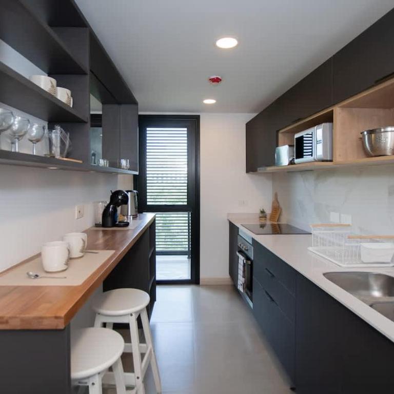Spacious Unit with Gym Pool and Great Location - Apartamento - 3