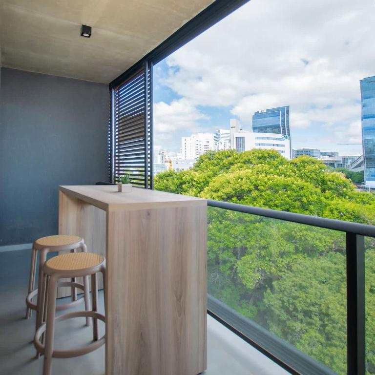 Spacious Unit with Gym Pool and Great Location - Apartamento - 5