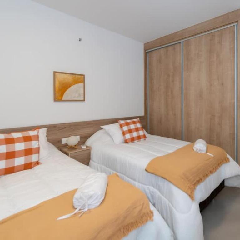 Spacious Unit with Gym Pool and Great Location - Apartamento - 16