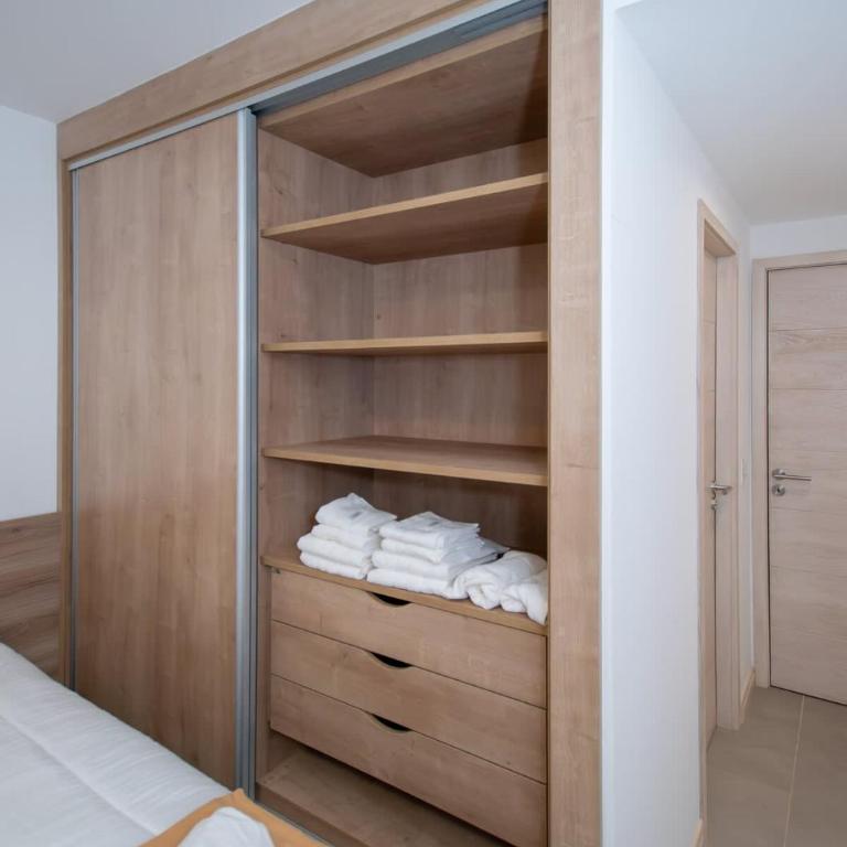 Spacious Unit with Gym Pool and Great Location - Apartamento - 17