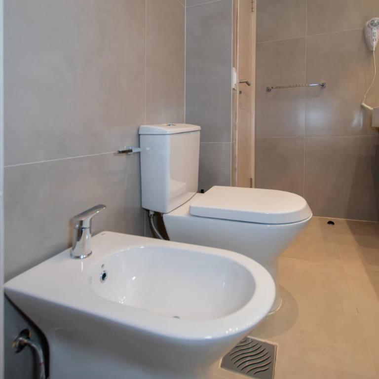 Spacious Unit with Gym Pool and Great Location - Apartamento - 18