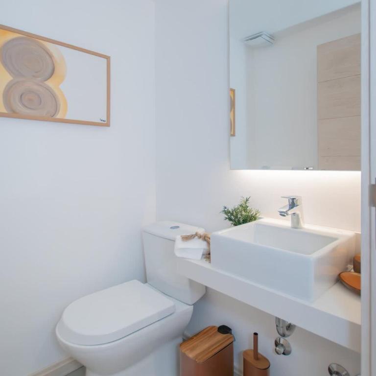 Spacious Unit with Gym Pool and Great Location - Apartamento - 21