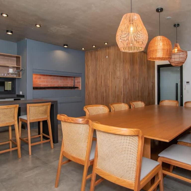 Spacious Unit with Gym Pool and Great Location - Apartamento - 23