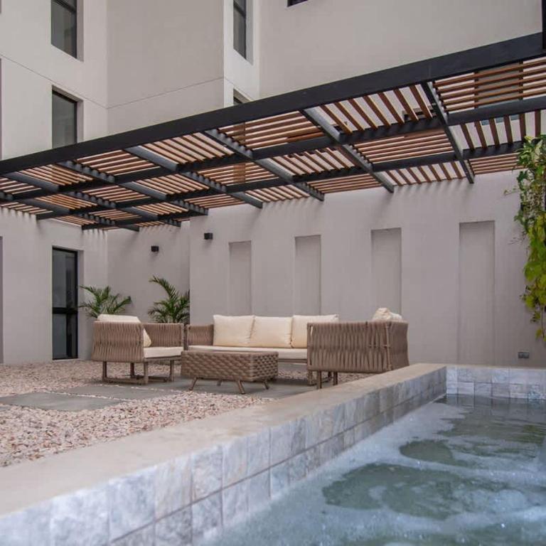Spacious Unit with Gym Pool and Great Location - Apartamento - 25