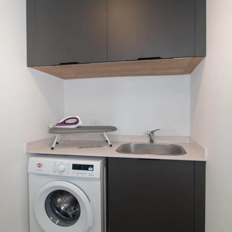 Spacious Unit with Gym Pool and Great Location - Apartamento - 26