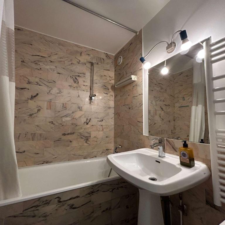 Le Balcon Pigalle Charme - Appartement - 6