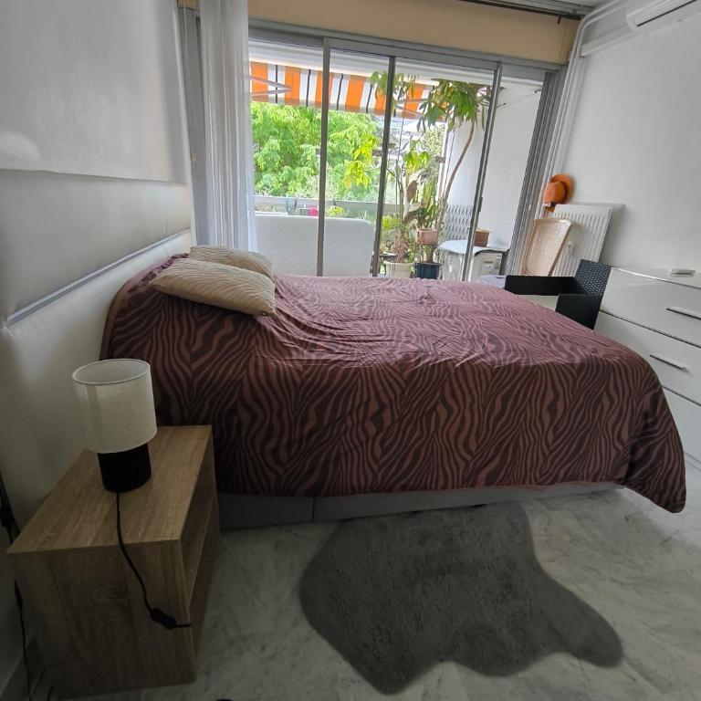 OREE DU CAP 2 pièces CLIMATISÉ CLASSÉ 52 M2 terrasse 20m2 PLAGES PISCINE ANTIBES avec PARKING PRIVATIF - Appartement 1 Chambre - 56