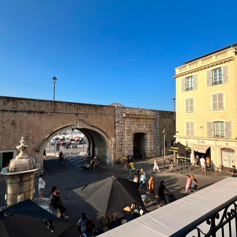 Newly renovated apart in the heart of Old Antibes - Apartment - 15