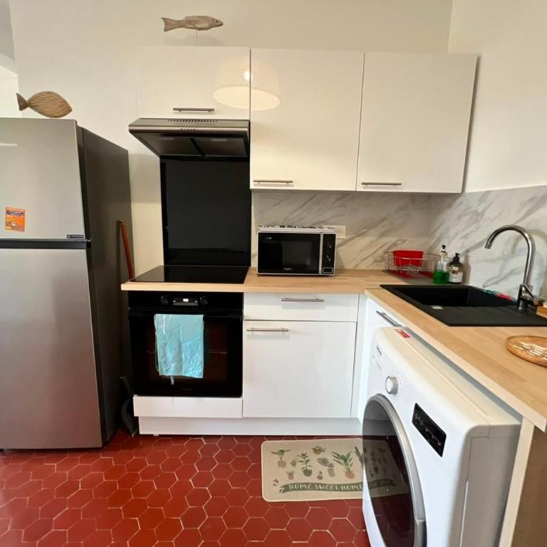 Newly renovated apart in the heart of Old Antibes - Apartment - 7