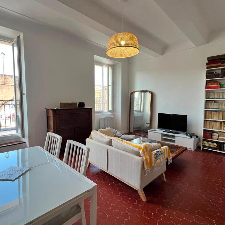 Newly renovated apart in the heart of Old Antibes - Apartment - 5