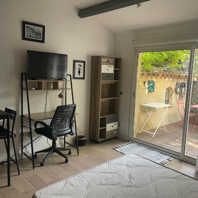 Studio Oustaou à Château Gombert - Chambre Double avec Salle de Bains Privative - 6