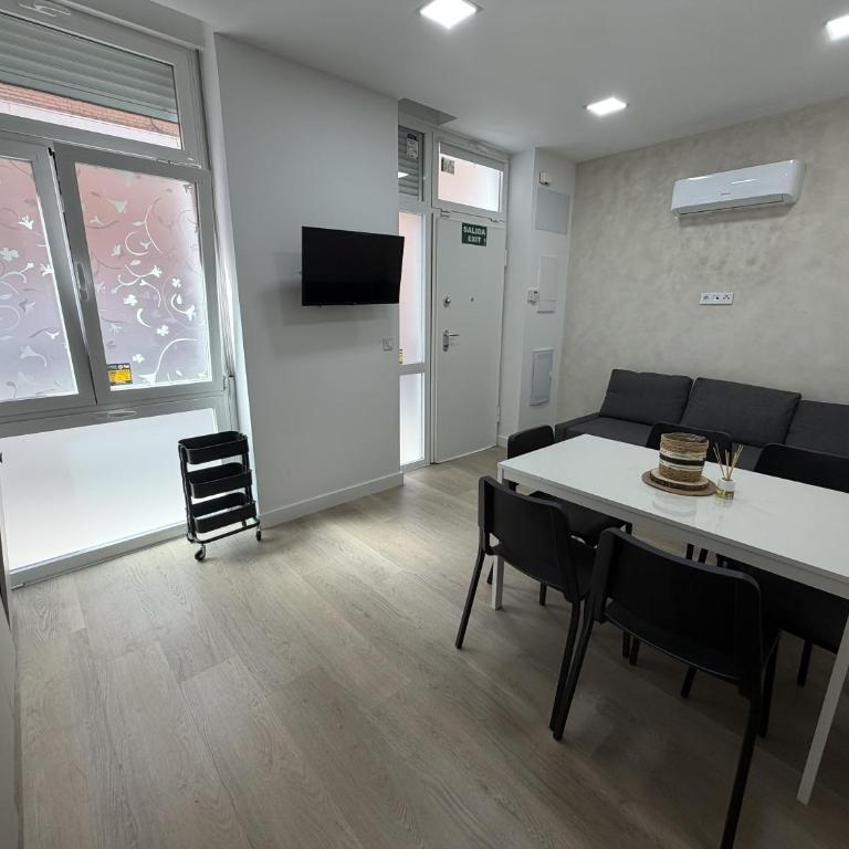 Piso Reformado con Patio en Ventas estancia larga - Appartement - Rez-de-Chaussée - 24