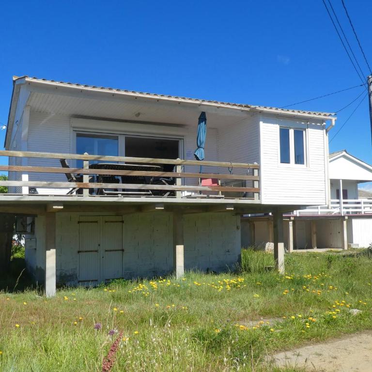 UN CHALET EN BOIS A LA PLAGE - Two-Bedroom House - 2