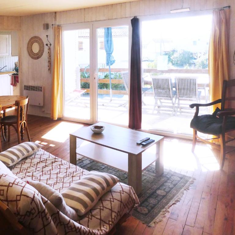 UN CHALET EN BOIS A LA PLAGE - Two-Bedroom House - 4