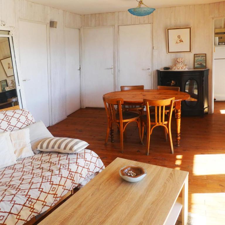 UN CHALET EN BOIS A LA PLAGE - Two-Bedroom House - 9