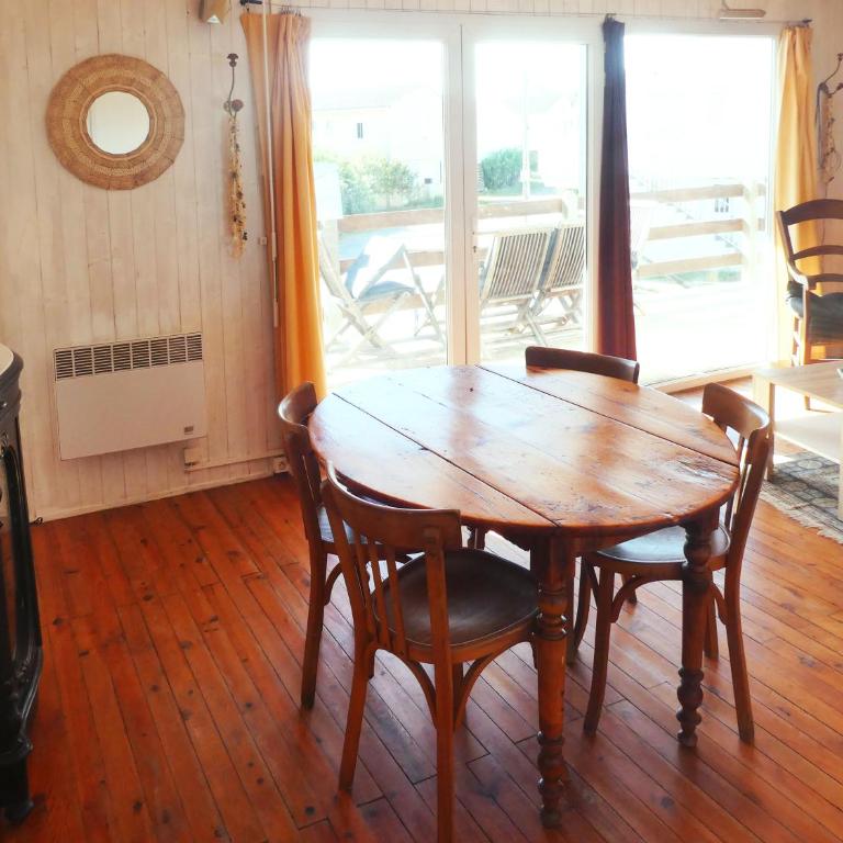 UN CHALET EN BOIS A LA PLAGE - Two-Bedroom House - 5