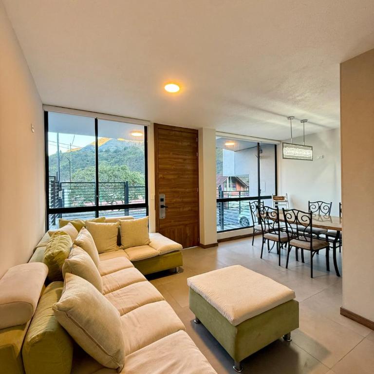Casa Independiente Con Vista a la Montaña - Casa de 3 dormitorios - 1