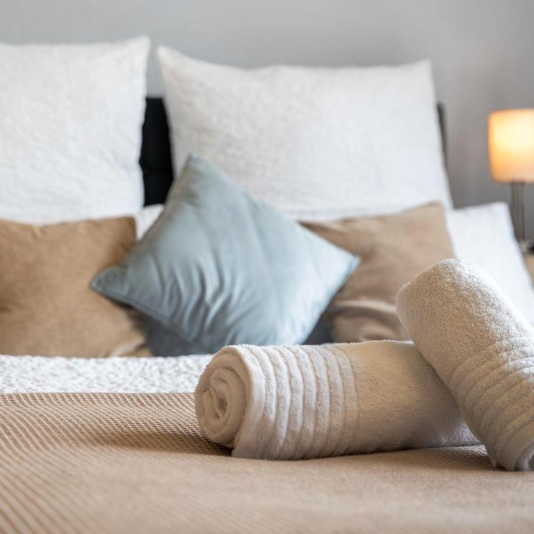 DND City 2 I Innenstadt I Bad 2x I Parken 4x I 170qm I Balkone I Kaffee I Waschmaschine I Trockner I Workstation I Netflix I Xbox - Deluxe Apartment mit 4 Schlafzimmern - 30