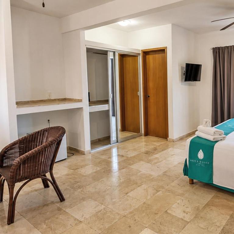 PUNTA ESMERALDA Hotel Boutique - Habitación con cama extragrande y balcón - 6
