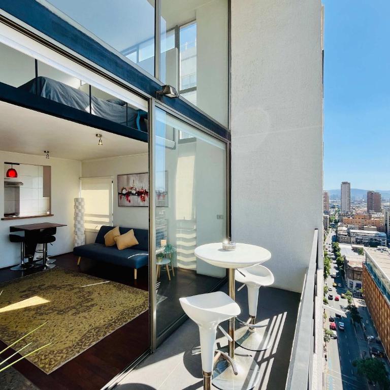 Modern Urban Loft - City Views - Loft - 1