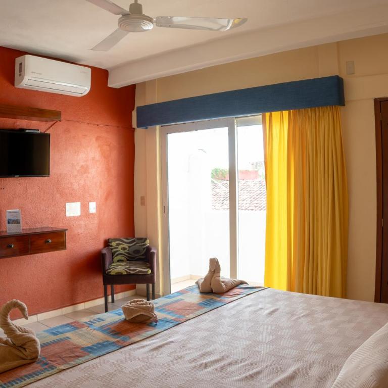 Hotel Mocali - Suite con cama grande y balcón - 3