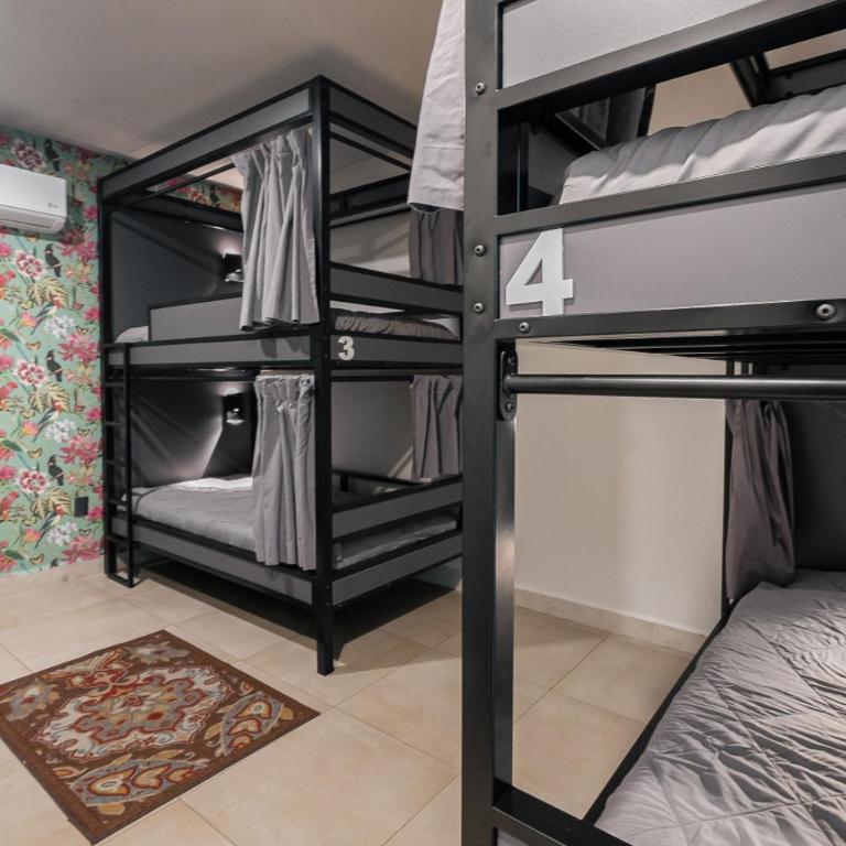 Low Bed in Shared Room Men - Litera en habitación compartida masculina - 13