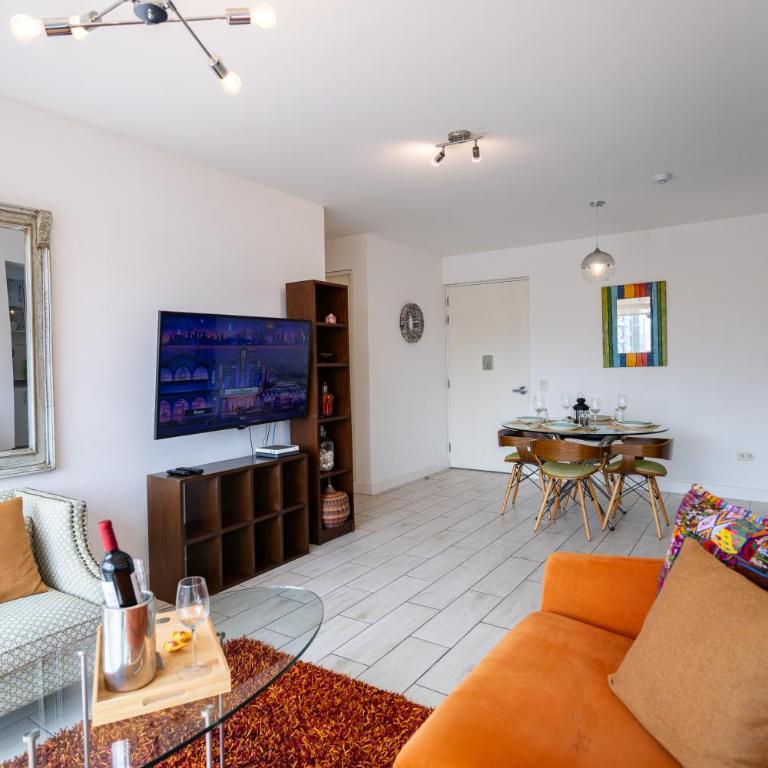 Vancouver Apartments by Vibrant - Two-Bedroom Deluxe Apartment with Balcony - 3