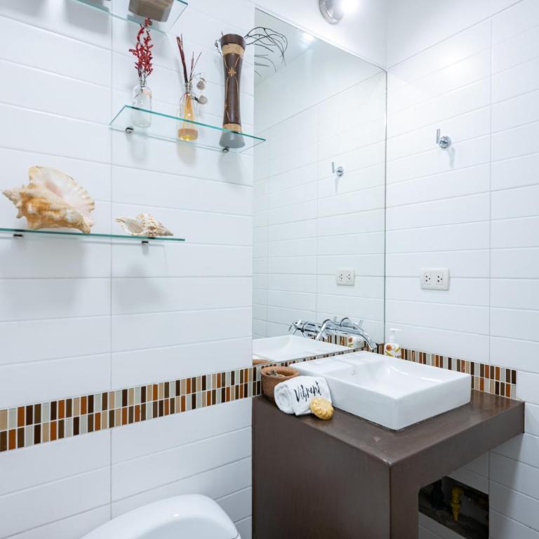 Vancouver Apartments by Vibrant - Two-Bedroom Deluxe Apartment with Balcony - 39