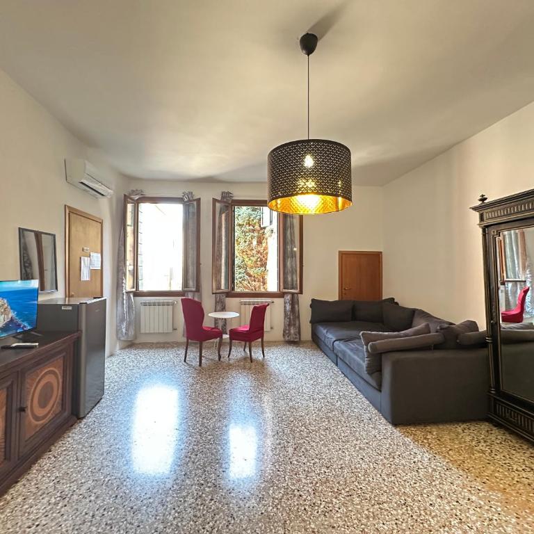 Golden Venezia Guest Rooms - Camera Tripla con Bagno in Comune - 42