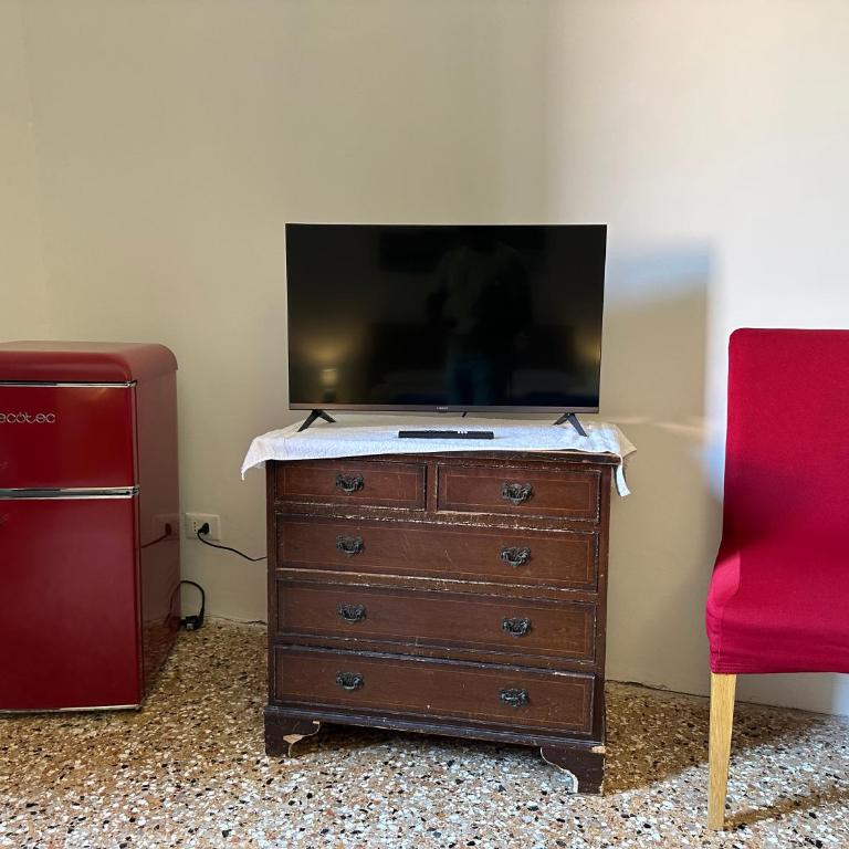 Golden Venezia Guest Rooms - Double Room with Shared Bathroom - 41