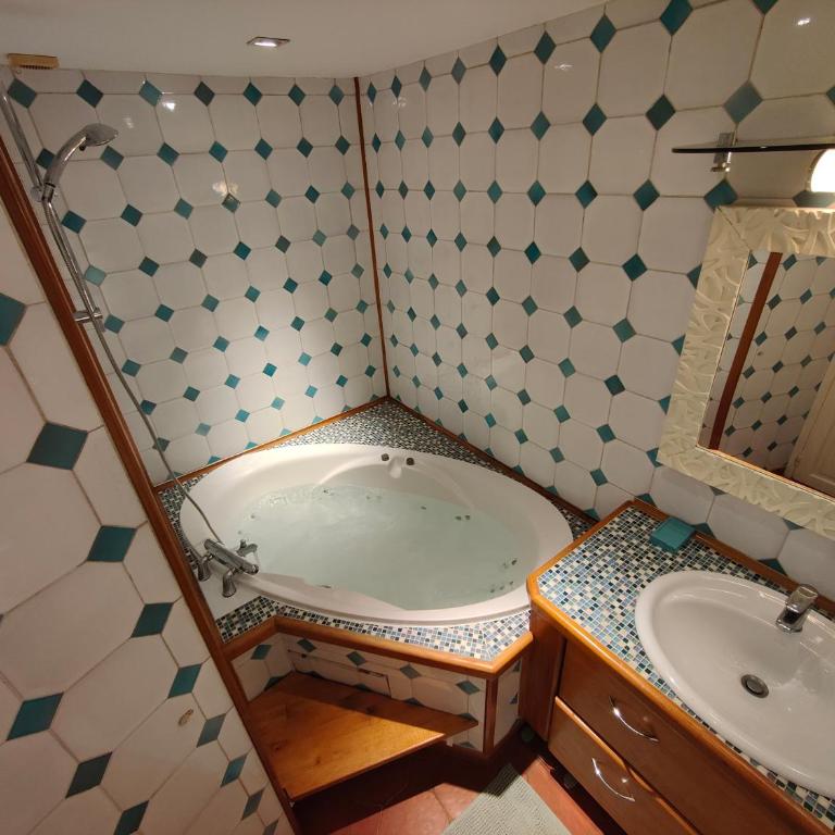 Historic Duplex with Sea View Old Town Menton - Appartement 2 Chambres - 15